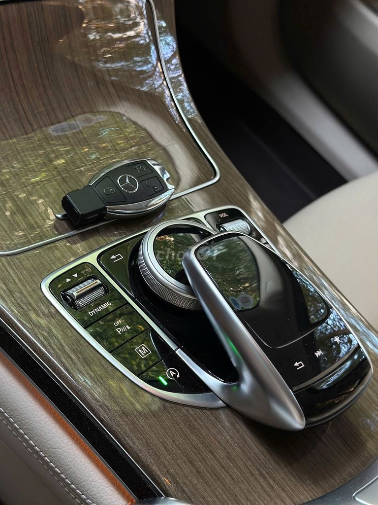 Merc GLC250 4Matic Trắng/Kem Odo chỉ 60 ngàn Km. Mua bán Ô tô tại Quận 8 Tp Hồ Chí Minh được đăng bởi Gon Nguyen hình 15