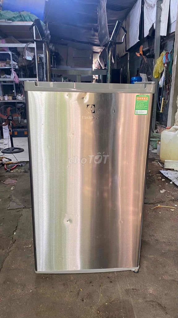 Tủ lạnh Electrolux 90L còn mới. Mua bán Tủ lạnh tại Quận 7 Tp Hồ Chí Minh được đăng bởi Thanh Xuân hình 1
