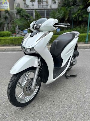 Honda SH việt 2022!! 125cc phanh CBS chạy lướt. Mua bán Xe máy tại Quận Hoàng Mai Hà Nội được đăng bởi Xe Máy Quân Oanh  hình 1