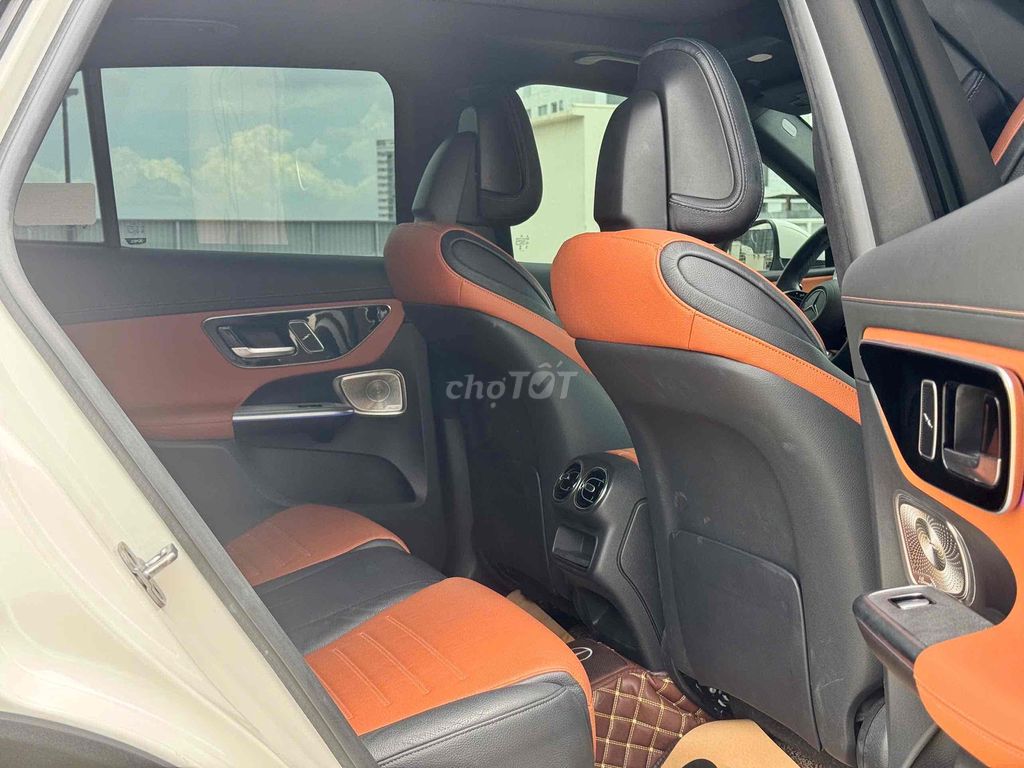 Mercedes Benz GLC 2023 300 4Matic - 13000 km. Mua bán Ô tô tại Quận Bình Tân Tp Hồ Chí Minh được đăng bởi Lê Minh Quý hình 13