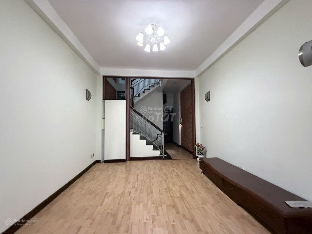 Дом в Хоанг Кау в аренду 50 м², 3 спальни, 4 метра, открытый балкон, всего 30 кв.м.