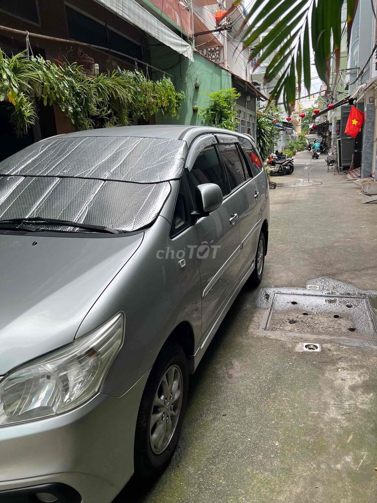 Toyota Innova 2015, механика, серебристый