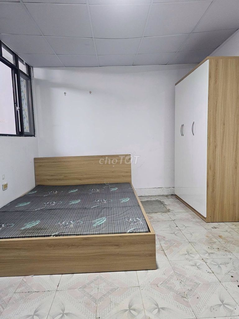 Полностью меблированный номер в хостеле 2N, балкон на улице Ханг Чао, Донг Да