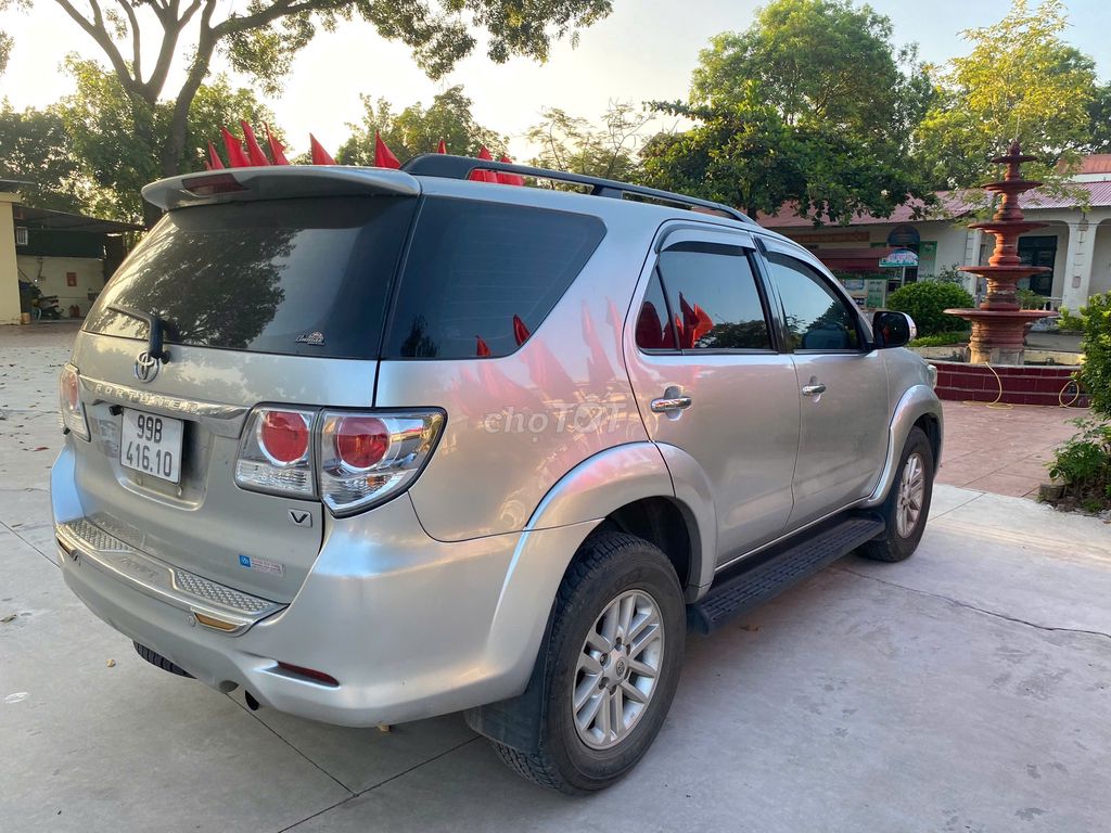 Toyota Fortuner 2013 Số sàn Bạc 7 chỗ