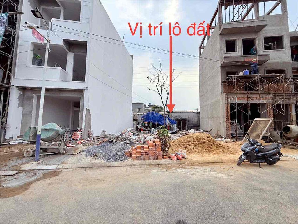 Đất q12ngay cầu Cả Bốn sát GV 5,5x10 đg nhựa vỉa hè 18m sát công viên