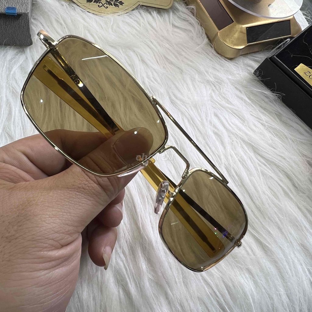Kính râm unisex màu vàng. Mua bán Phụ kiện thời trang khác tại Huyện Thanh Trì Hà Nội được đăng bởi Shop HaNoiGiaRe Com hình 1
