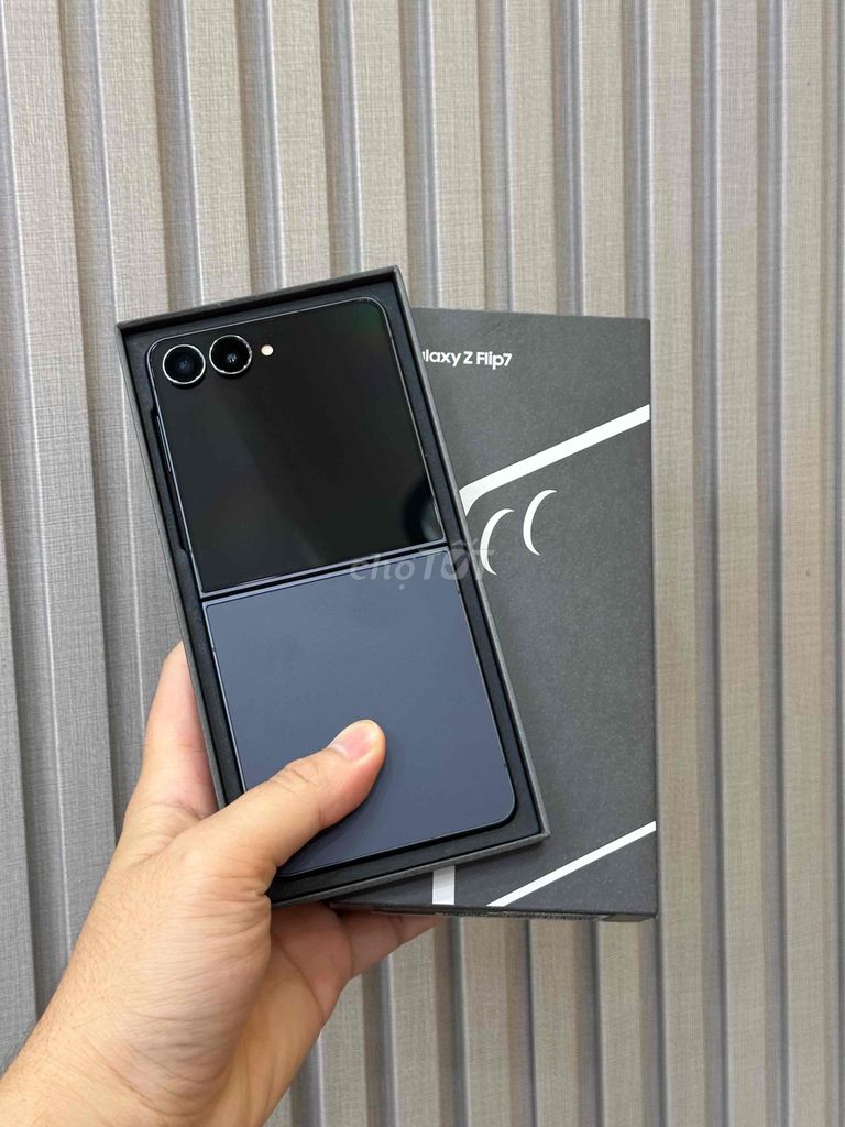 Samsung Z Flip 7 12/256GB Bản Qte Fullbox keng. Mua bán Điện thoại tại Quận Ninh Kiều Cần Thơ được đăng bởi Quý Mobile Cần thơ hình 1