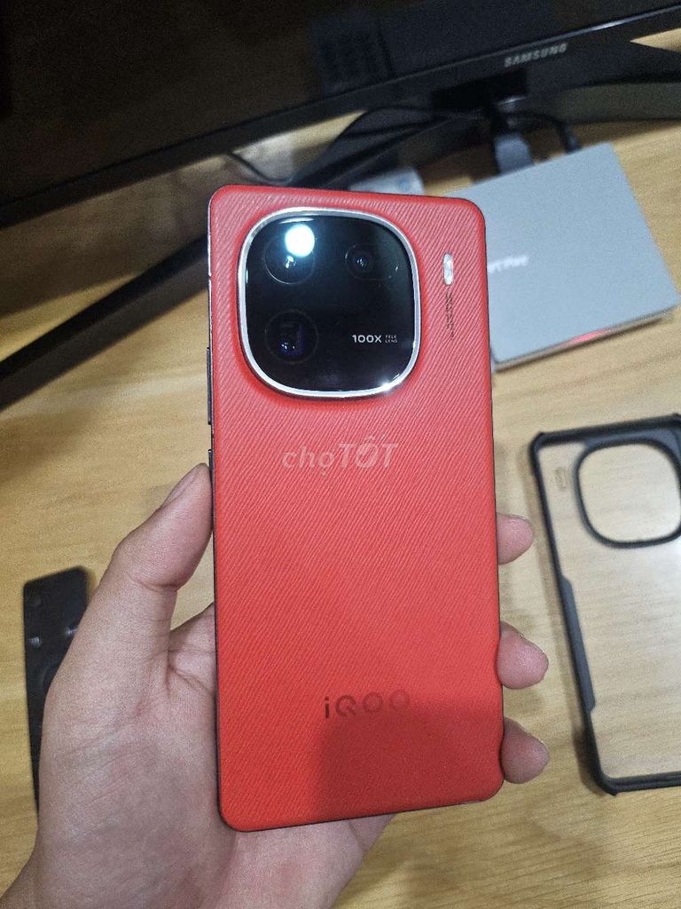 iQOO 12 12GB/256GB Đỏ. Mua bán Điện thoại tại Quận 1 Tp Hồ Chí Minh được đăng bởi Peter Hoang hình 1