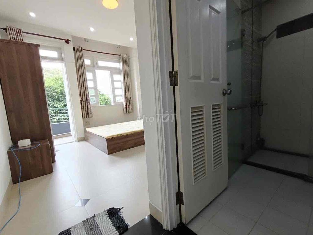 Căn Hộ Studio - 30m2 - Ban công - Full nội thất.- Gần bên Sân Bay