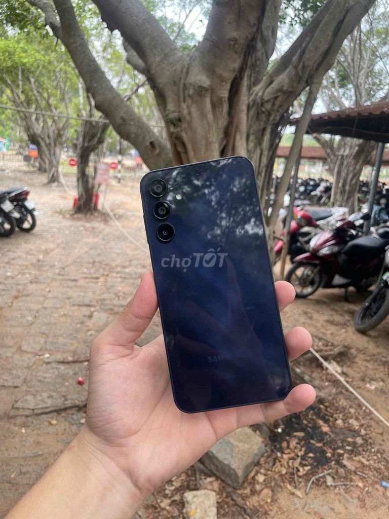 Xả lỗ Samsung A15 8GB/128GB xanh đậm. Mua bán Điện thoại tại Huyện Hòa Thành Tây Ninh được đăng bởi Bùi Trần Đăng Khoa hình 1