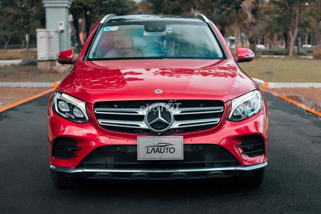 Mercedes GLC300 4Matic 2019. Mua bán Ô tô tại Quận 3 Tp Hồ Chí Minh được đăng bởi Tiền Bùi LONGANH  hình 1
