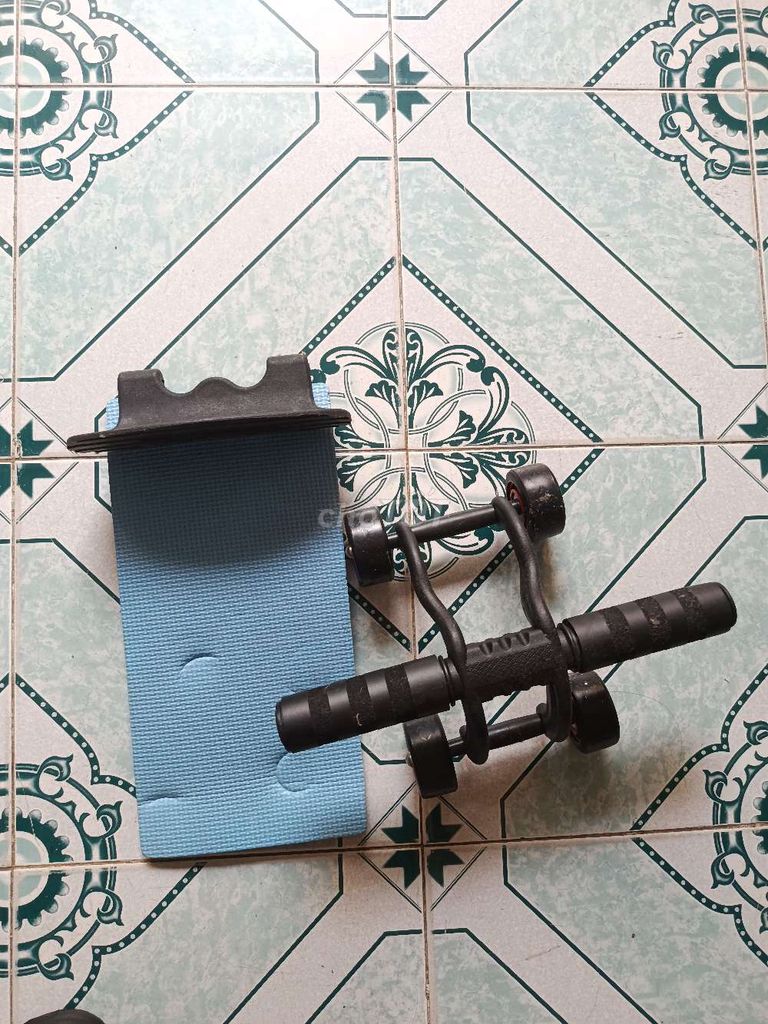 Con lăn tập bụng 4 bánh Đen, Xanh dương đã sử dụng. Mua bán Đồ thể thao, Dã ngoại tại Quận 8 Tp Hồ Chí Minh được đăng bởi Thái hình 1