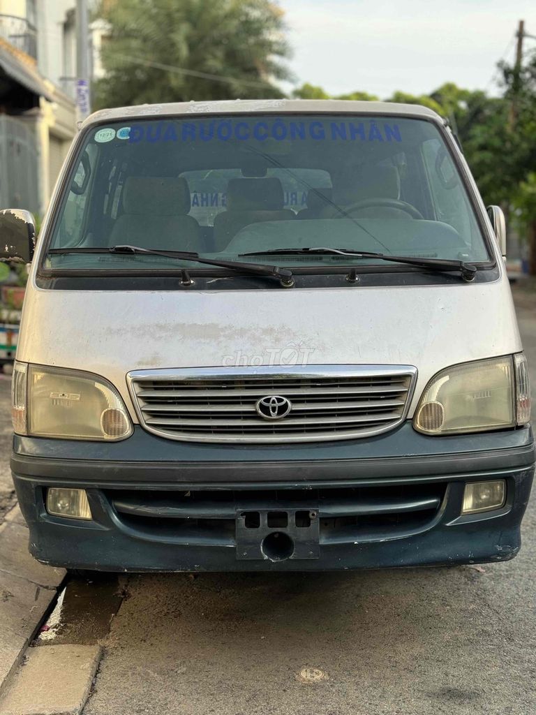 Ô tô khách 12 chỗ TOYOTA HIACE WAGON hết đời.