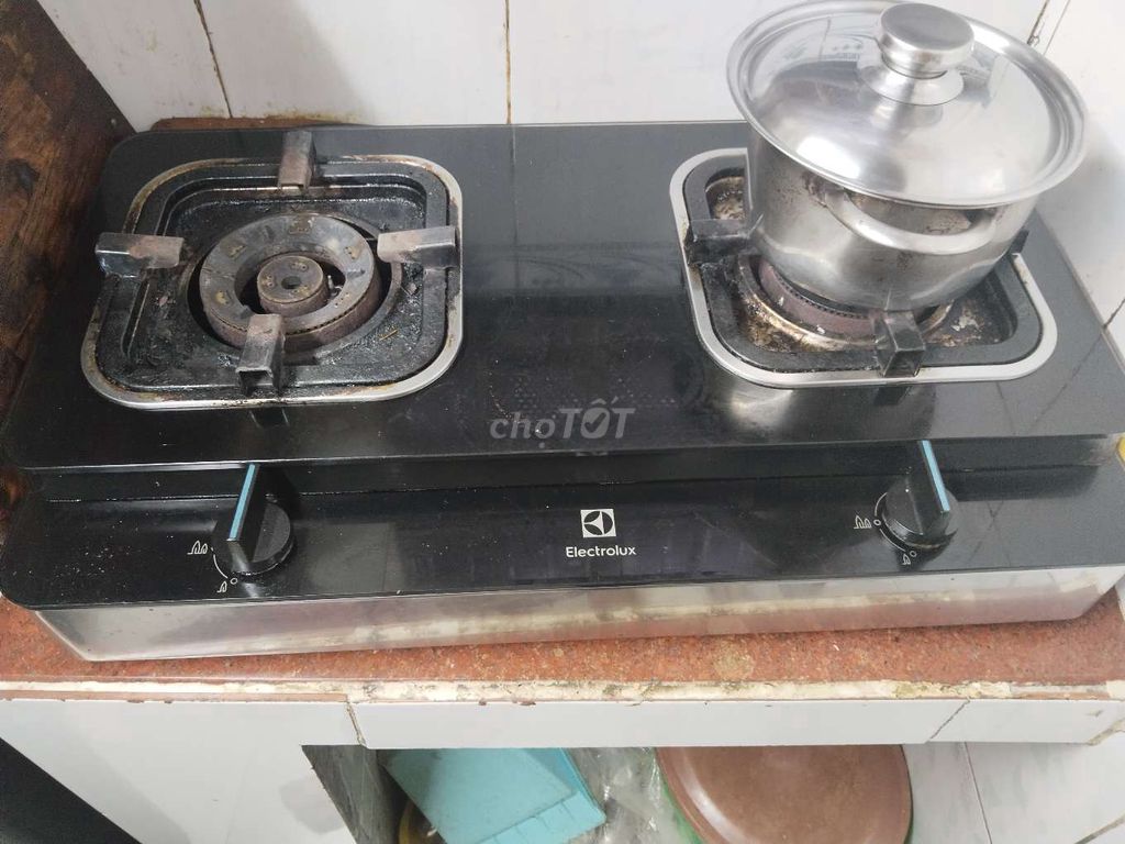 Bếp ga Electrolux 2 lò Đen. Mua bán Bếp, lò, đồ điện nhà bếp tại Quận Phú Nhuận Tp Hồ Chí Minh được đăng bởi Khánh Hoà hình 1