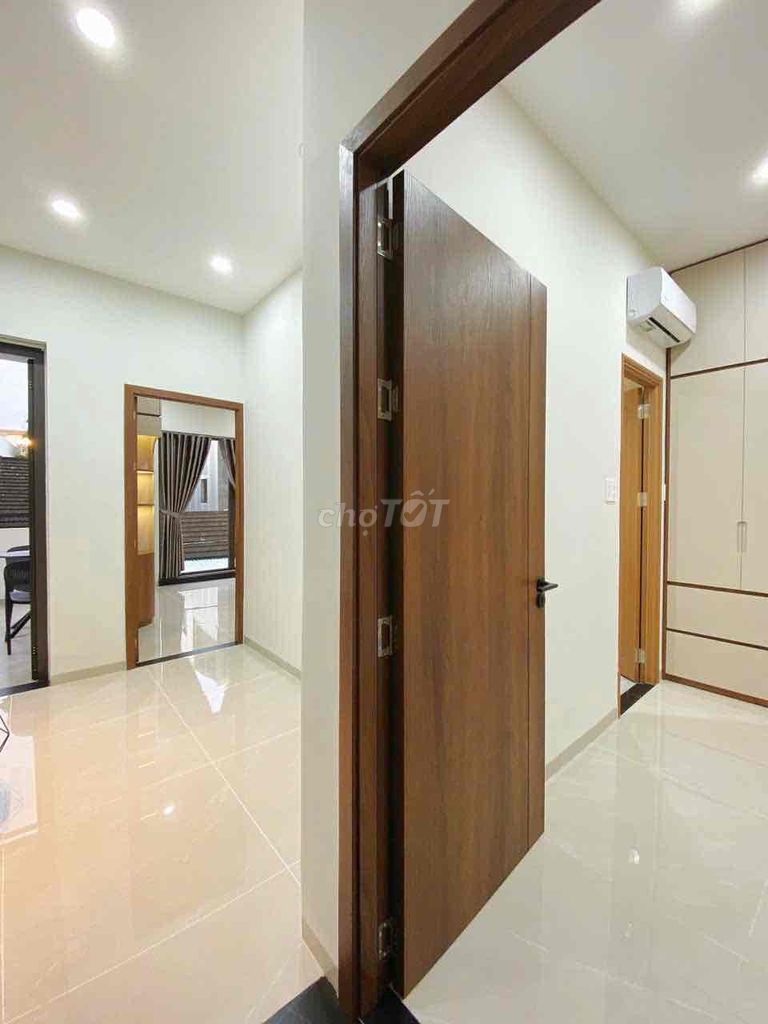 Wide 3-storey house with 4 en-suite bedrooms — photo 9