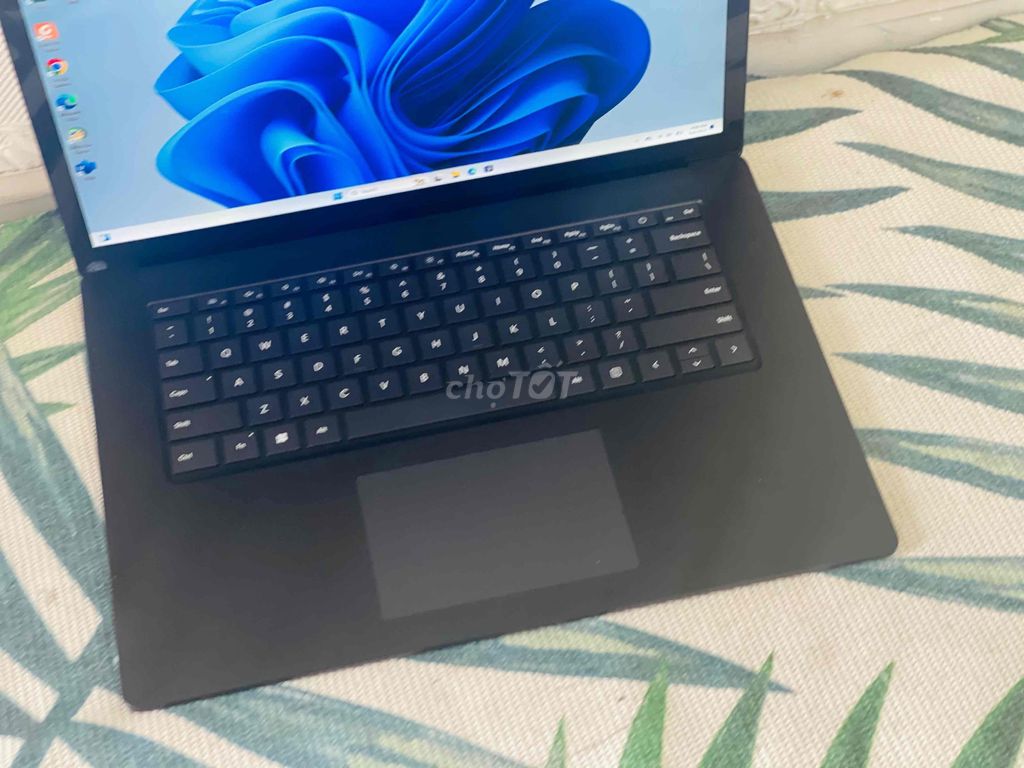 i7/32/1TB new98-99% surface laptop 5 15