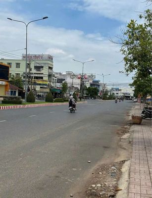 Nhà lầu 1 tấm mặt tiền cửa 5 chợ long hoa. 6 tỷ hết nhà đất. Mua bán nhà ở tại Huyện Hòa Thành Tây Ninh được đăng bởi Nhà Đất Lê Nam