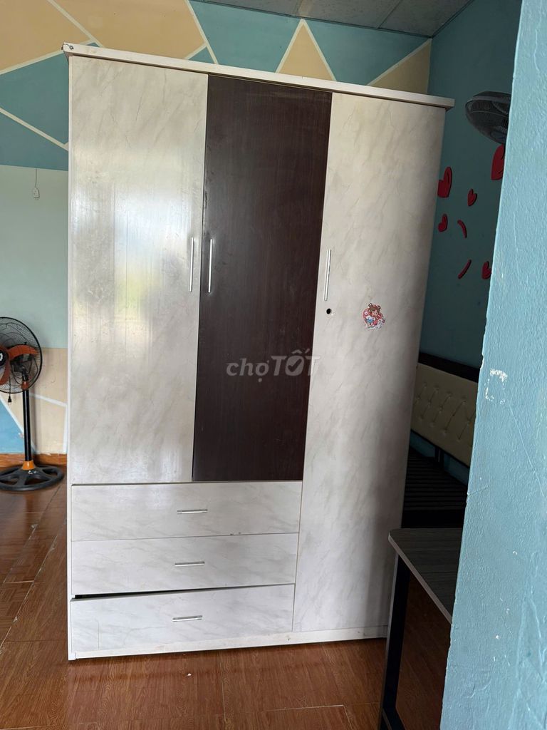 Tủ quần áo Gỗ 3 cánh 3 ngăn kéo. Mua bán Tủ, kệ gia đình tại Quận Liên Chiểu Đà Nẵng được đăng bởi Huỳnh lộc hình 1