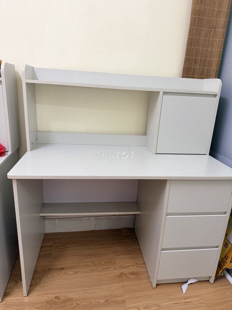 Bàn học Gỗ công nghiệp Trắng Malaysia 60x80cm. Mua bán Bàn ghế tại Quận Hai Bà Trưng Hà Nội được đăng bởi Huyền Đăng hình 1