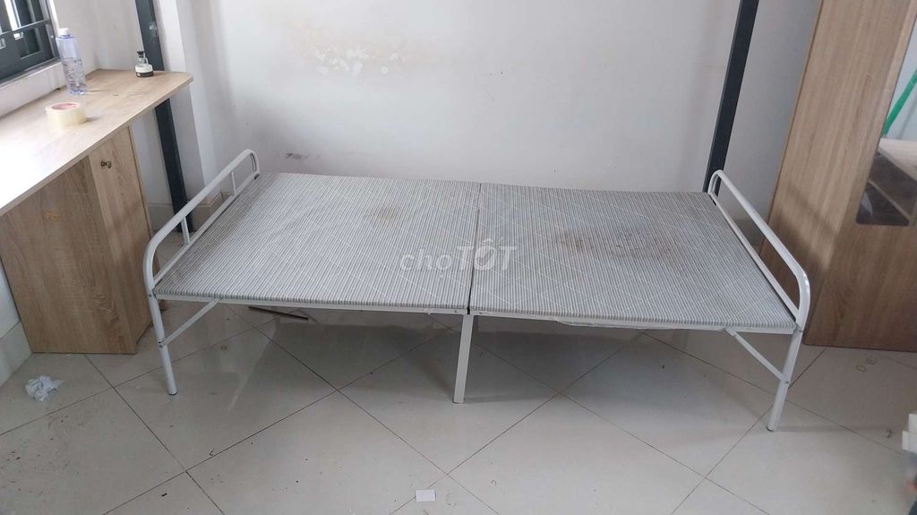 Giường gấp Kim loại Vải Trắng xám Gấp gọn. Mua bán Giường, chăn ga gối nệm tại Quận Tân Phú Tp Hồ Chí Minh được đăng bởi Đinh Nguyễn hình 1
