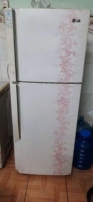 tủ lạnh 300l thương hiệu LG màu hồng trắng .