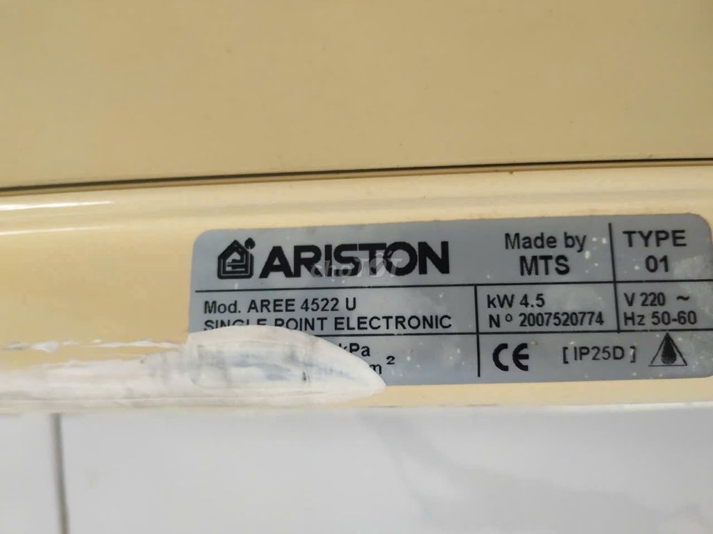 Máy nước nóng ARISTON AREE 4522U