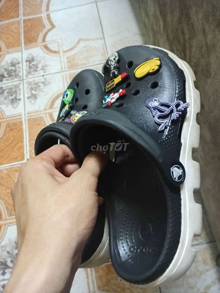 Dép crocs. Mua bán Giày dép tại Quận Hoàng Mai Hà Nội được đăng bởi Đỗ Văn Điền hình 1