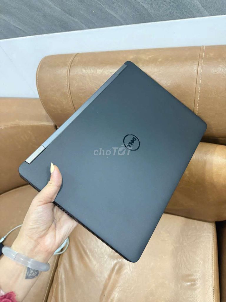 Kẹt tiền bán laptop dell chính hãng. Mua bán Laptop tại Thành phố Thủ Đức Tp Hồ Chí Minh được đăng bởi Anh thơ hình 1