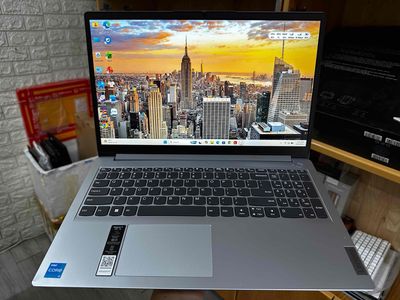 Lenovo Ideapad 1 i3-1215U laptop văn phòng