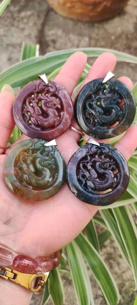 Mặt dây chuyền Ngọc tự nhiên hình rồng. Mua bán Phụ kiện thời trang khác tại Thành phố Thủ Dầu Một Bình Dương được đăng bởi huỳnh thanh hằng hình 1