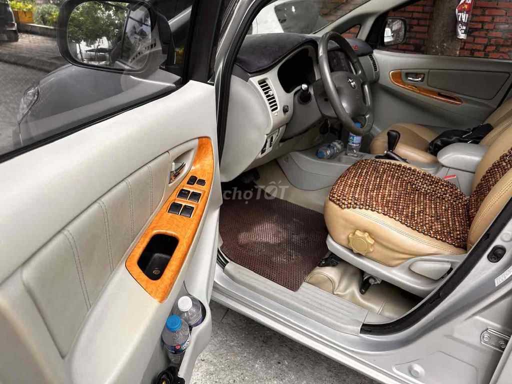 Toyota Innova V 2008 серебристый 8 мест