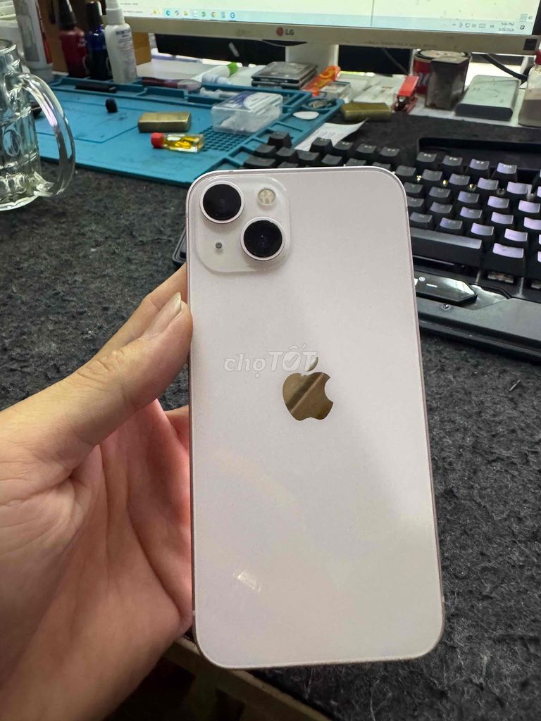 iPhone 13 128GB Hồng VN. cấn nhẹ góc như ảnh.. Mua bán Điện thoại tại Thị xã Bến Cát Bình Dương được đăng bởi Minh hình 1