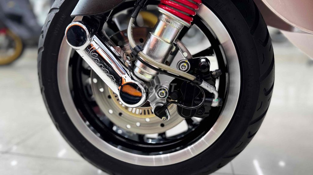 Vespa Sprint Hồng Porsche Mới như xe hãng 4300km. Mua bán Xe máy tại Quận Phú Nhuận Tp Hồ Chí Minh được đăng bởi VESPA  PIAGGIO BẢO HƯNG Vespa cũ trả góp  hình 16