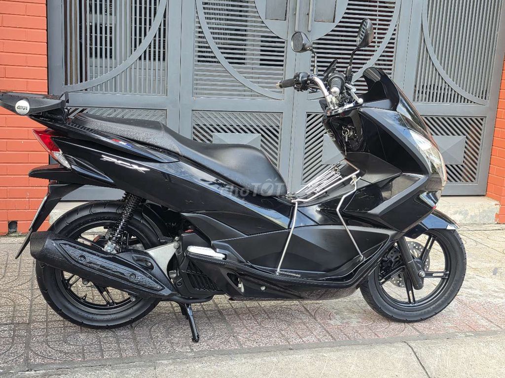 Honda PCX 125 2017, номер Хошимина, на владельце