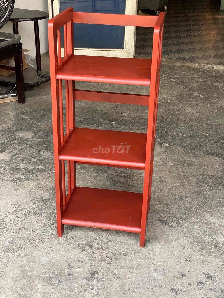 Kệ gỗ 3 tầng màu Đỏ. Mua bán Tủ, kệ gia đình tại Quận Liên Chiểu Đà Nẵng được đăng bởi Nguyễn thị kim anh hình 1