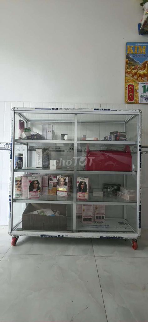 Tủ trưng bày nhôm kính còn mới. Mua bán Tủ, kệ gia đình tại Huyện Nhà Bè Tp Hồ Chí Minh được đăng bởi Oanh hình 1