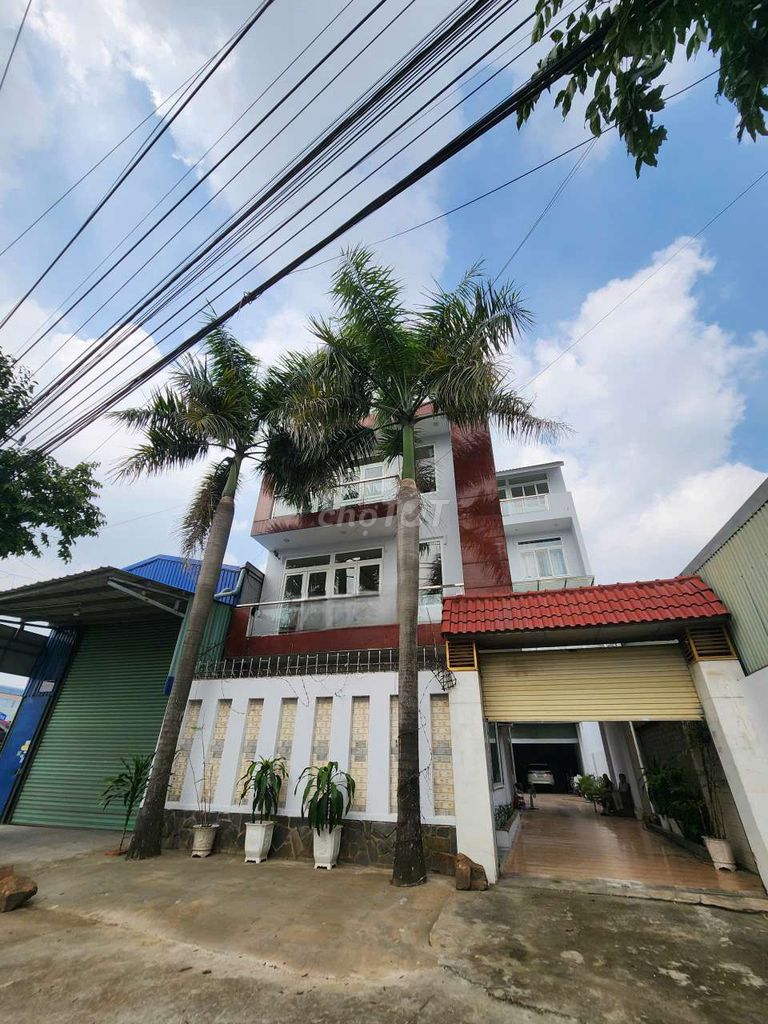 BIỆT THỰ SÂN VƯỜN MẶT TIỀN DT 747B