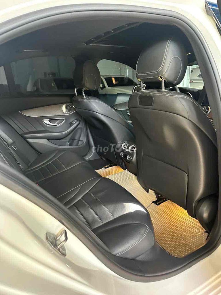 Mercedes-Benz C300 Trắng 5 chổ. Mua bán Ô tô tại Quận 12 Tp Hồ Chí Minh được đăng bởi Ngân hình 6