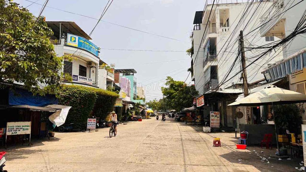 Продажа дома 4 класса Bae Van Dan Phuoc Long Street в Нячанге, частная собственность рядом с рынком