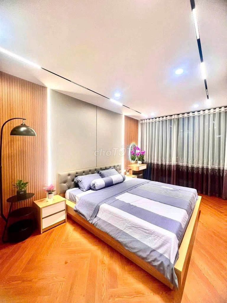 Cho thuê nhà thang máy Hoàng Hoa Thám, Ba Đình - 3PN đủ đồ