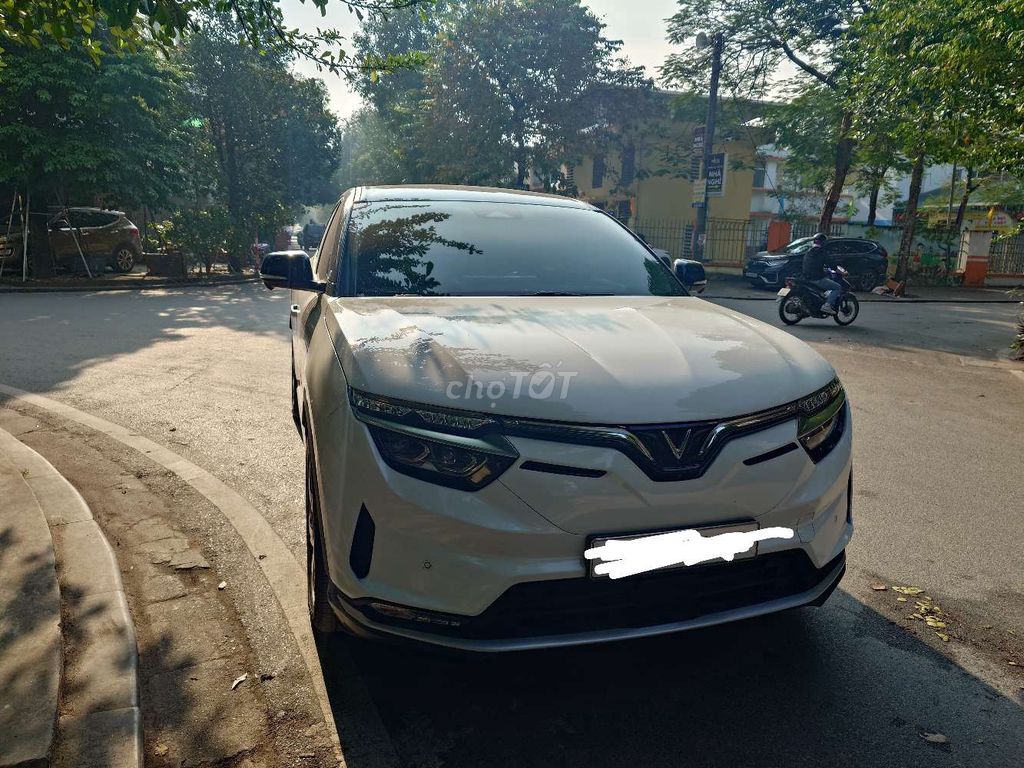 VinFast VF 8 2024 Trắng. Mua bán Ô tô tại Quận Hà Đông Hà Nội được đăng bởi Mr Cường hình 3