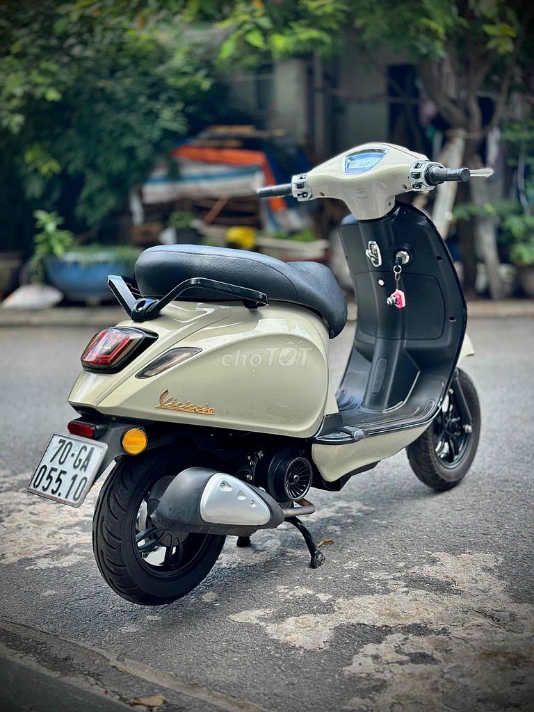Скутер Victoria 50cc 2023, цвет бежевый