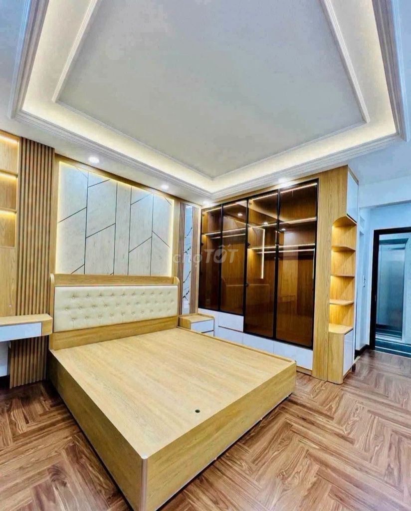 Продается дом площадью 36 м², Нгуен Ван Трой, Тхань Суан, лифт, автомобиль