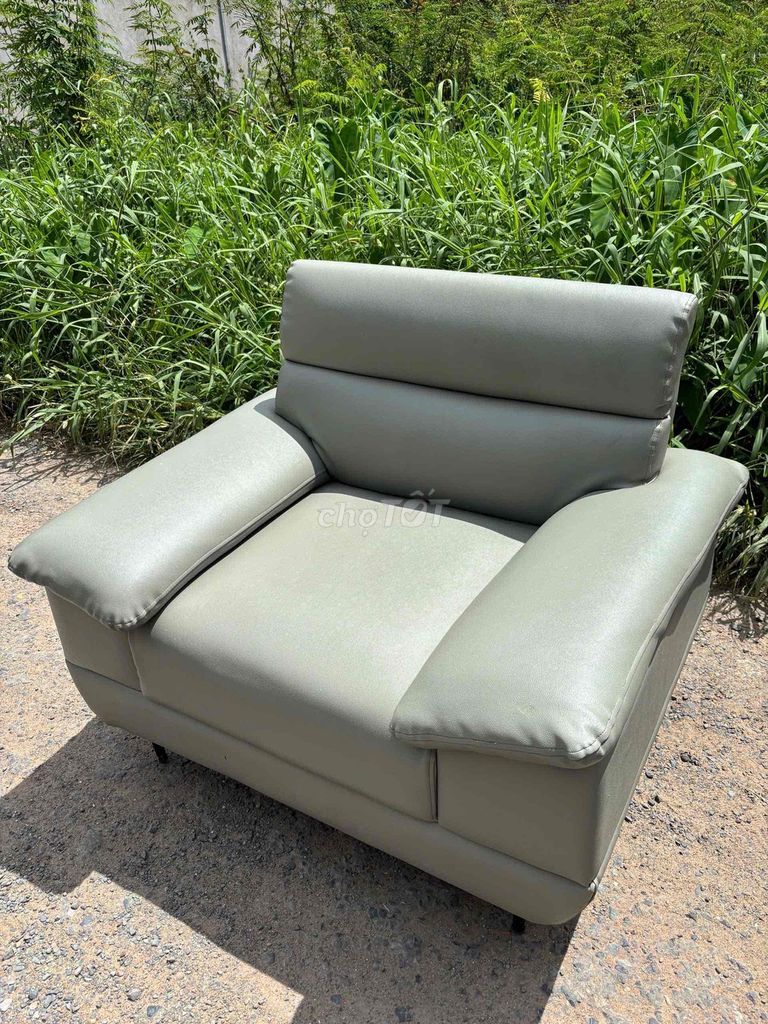 Mình cần thanh lý 2 ghế sofa đơn nệm tốt 🌻☘️. Mua bán Bàn ghế tại Huyện Bình Chánh Tp Hồ Chí Minh được đăng bởi Nhật Anh hình 1