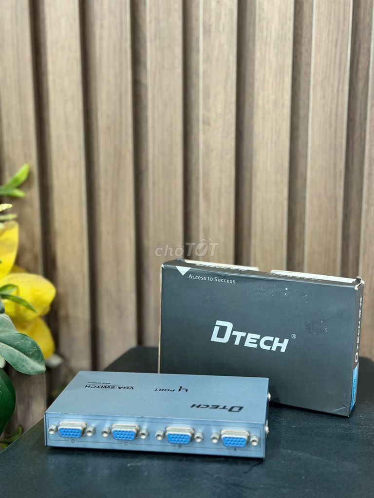 Bộ chia VGA DTECH DT-7034 Xám 4 vào 1. Mua bán Phụ kiện (Màn hình, Chuột...) tại Quận Ngũ Hành Sơn Đà Nẵng được đăng bởi Phong Vũ hình 1