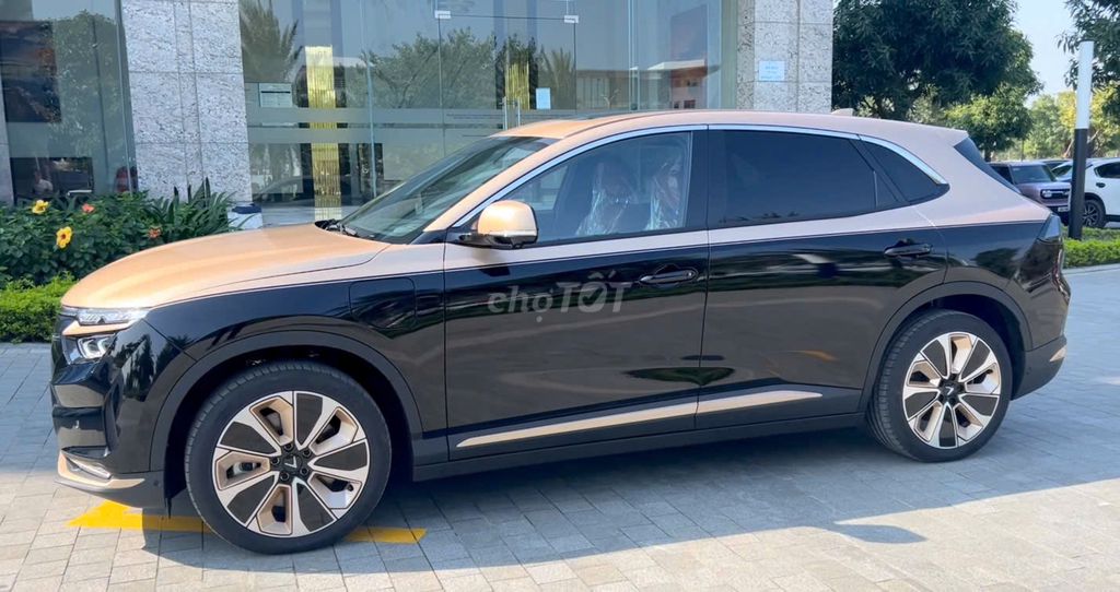 VinFast VF8 2025 Eco màu Đen đồng, trắng xám. Mua bán Ô tô tại Quận Đống Đa Hà Nội được đăng bởi Vinfast Newway Trường Chinh hình 5