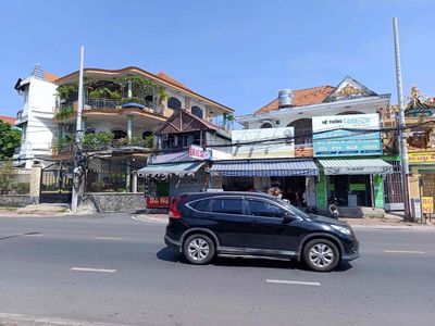 chính chủ bán căn góc 2 mặt tiền, bề ngang 14mx17 m. Đang có hđt: 50tr
