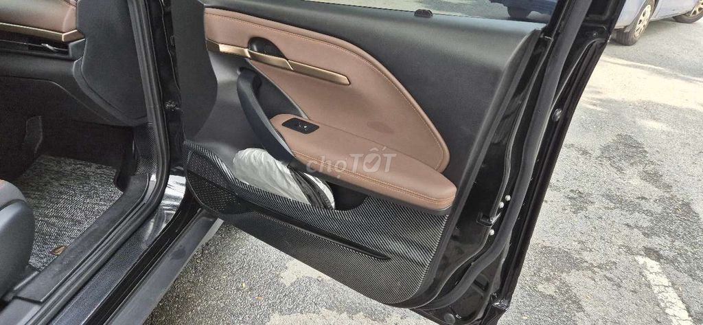 VinFast VF6 Plus 2025 черный 60000 км