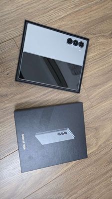 Samsung Z Fold 6 xám chính hãng. Mua bán Điện thoại tại Quận Cầu Giấy Hà Nội được đăng bởi Nguyễn Quyền