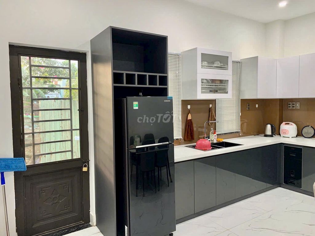 Nhà 3 tầng 5pn mt biển mỹ khê